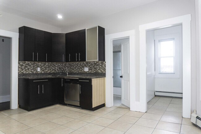 Foto del edificio - 3147-3149 Washington St. Unit 3