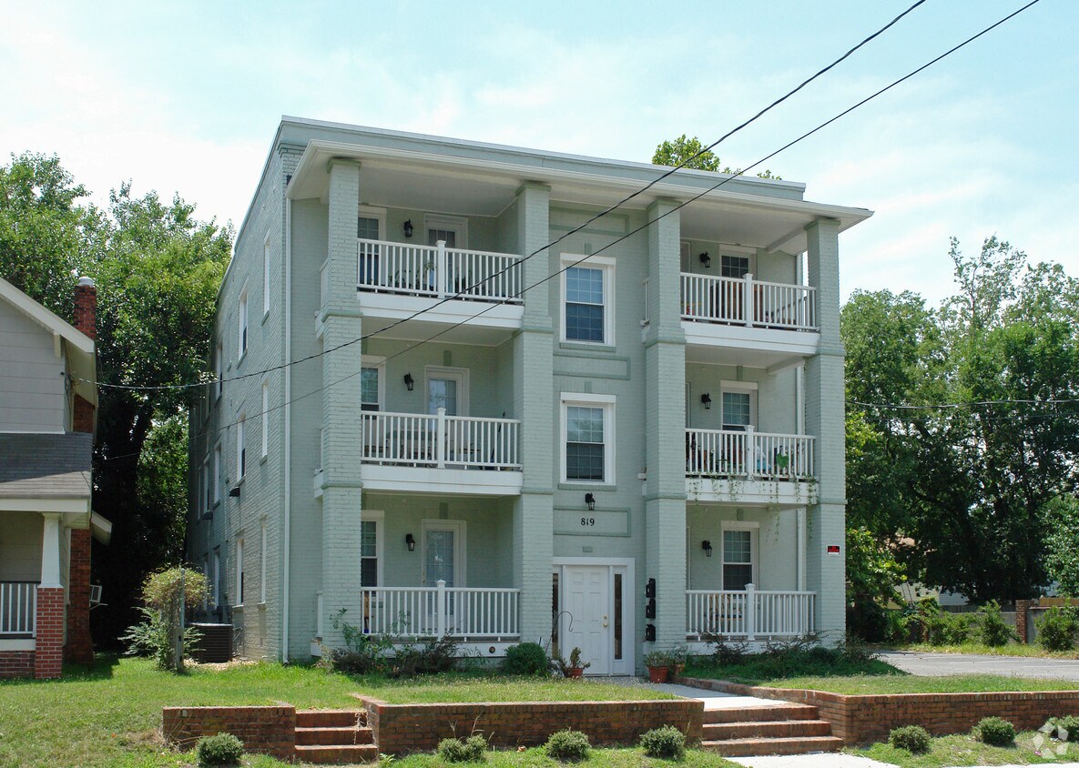 Building Photo - 819 W 38th St