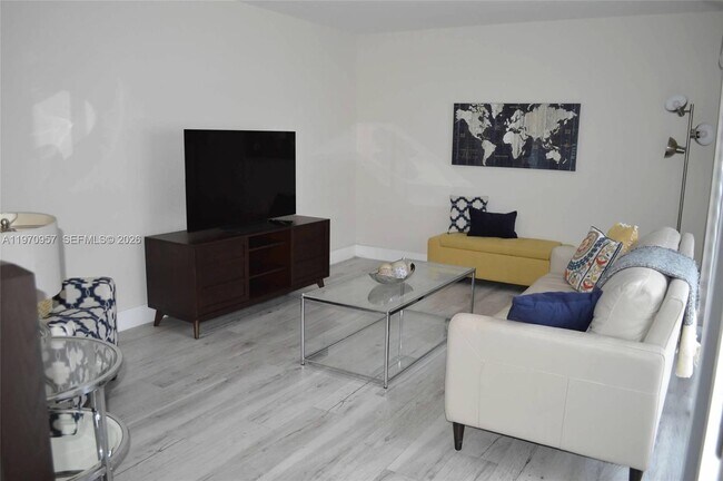 Foto del edificio - 4708 SW 67th Ave