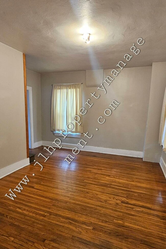 Foto del edificio - 618 W Clark St