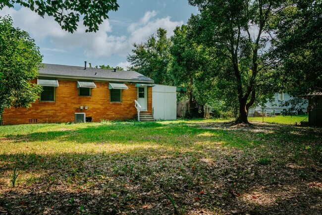 Building Photo - 1417 Daytona Dr