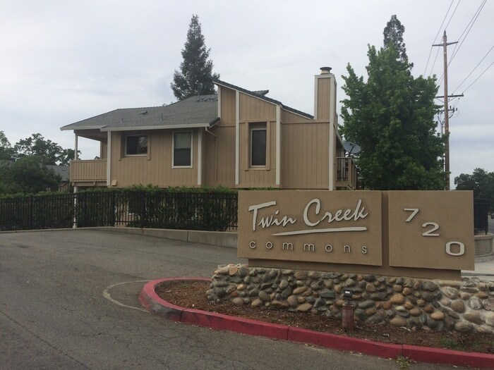 2 Bed 2 Bath Lower Level Condo in Roseville! Apartment for Rent in