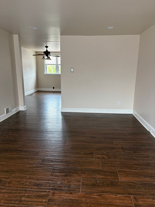 Building Photo - 2259 Dermond Ave