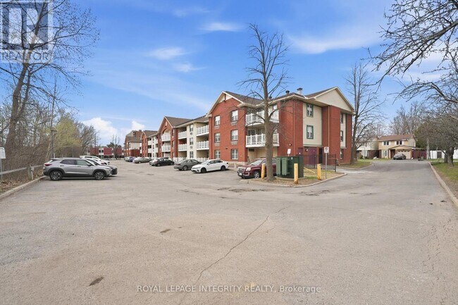 Photo du bâtiment - 1099 Cadboro Rd