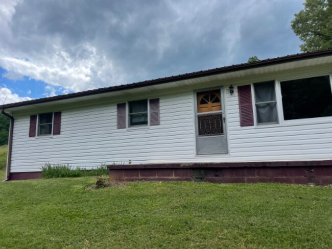 Building Photo - 200 Meadows Town Rd