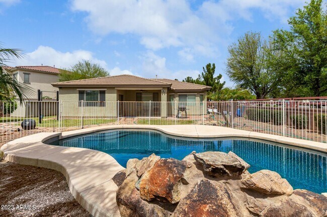 Foto del edificio - 19043 E Kingbird Dr