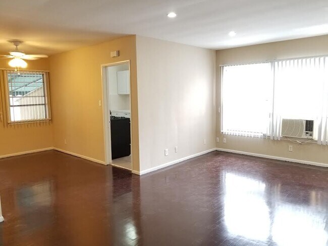 Foto del edificio - 1124 Rexford Dr