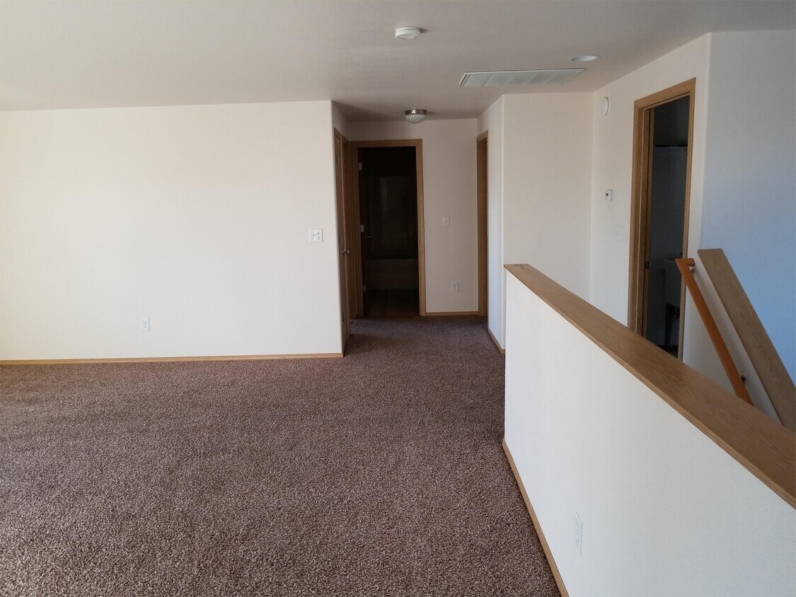 Building Photo - 5608 Springfield Dr