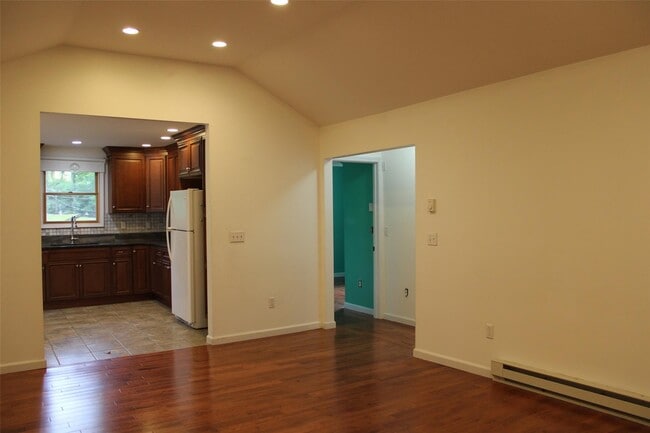 Building Photo - 4 Elm Way