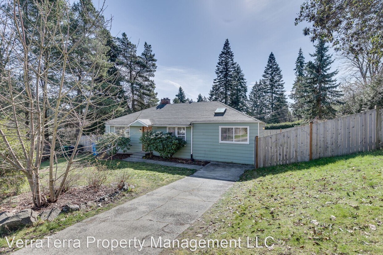 Primary Photo - 4 br, 1.5 bath House - 16283 10th Ave NE