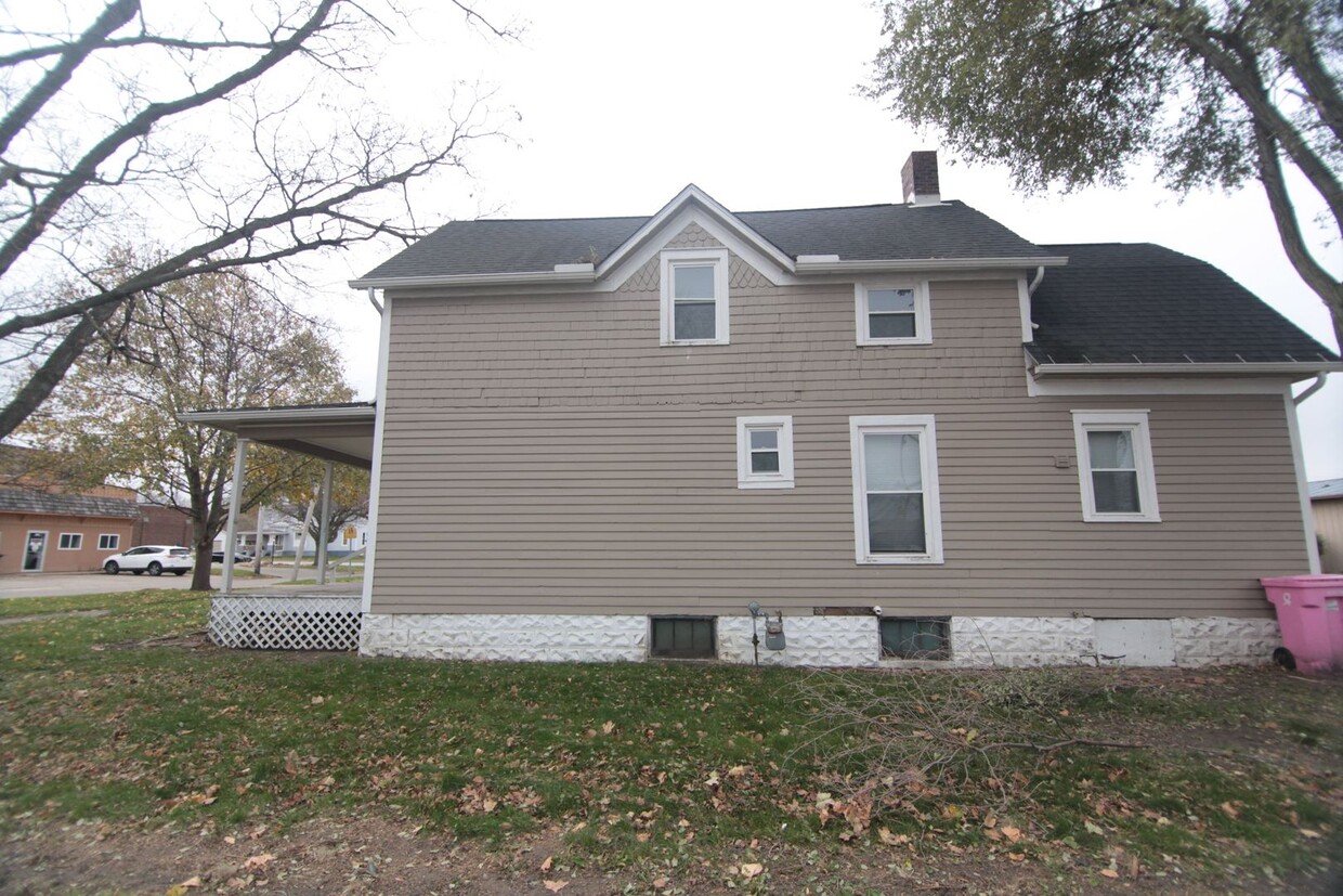 Foto principal - Charming 2BR Gem for Rent in Aledo, IL