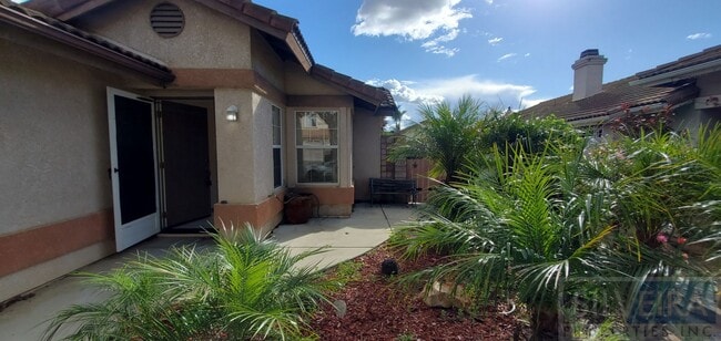 Building Photo - 2 Bedroom Santa Maria home available!