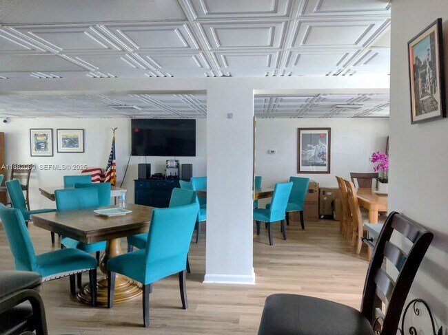 Foto del edificio - 4117 Bougainvilla Dr