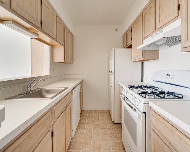 Building Photo - The Harbours Apartments