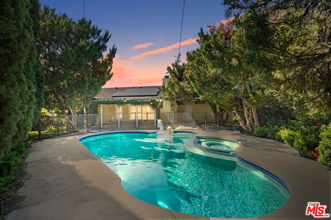 Foto principal - 22116 Blythe St