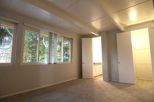 Building Photo - 11500 Rochester Ave