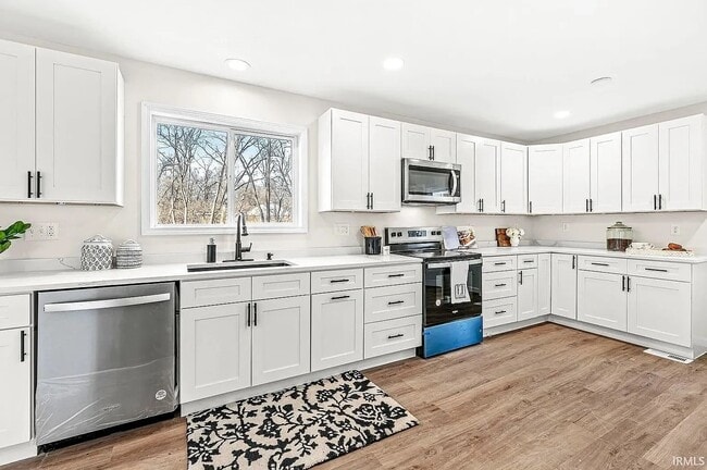 Foto del edificio - 19303 Summers Dr