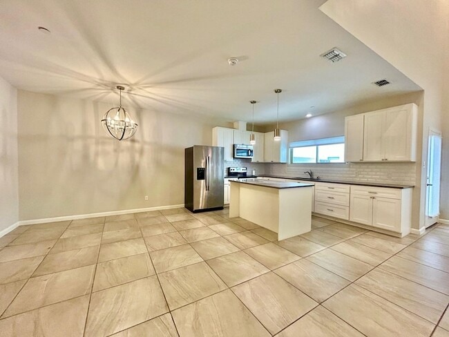 Building Photo - 10902 International Blvd