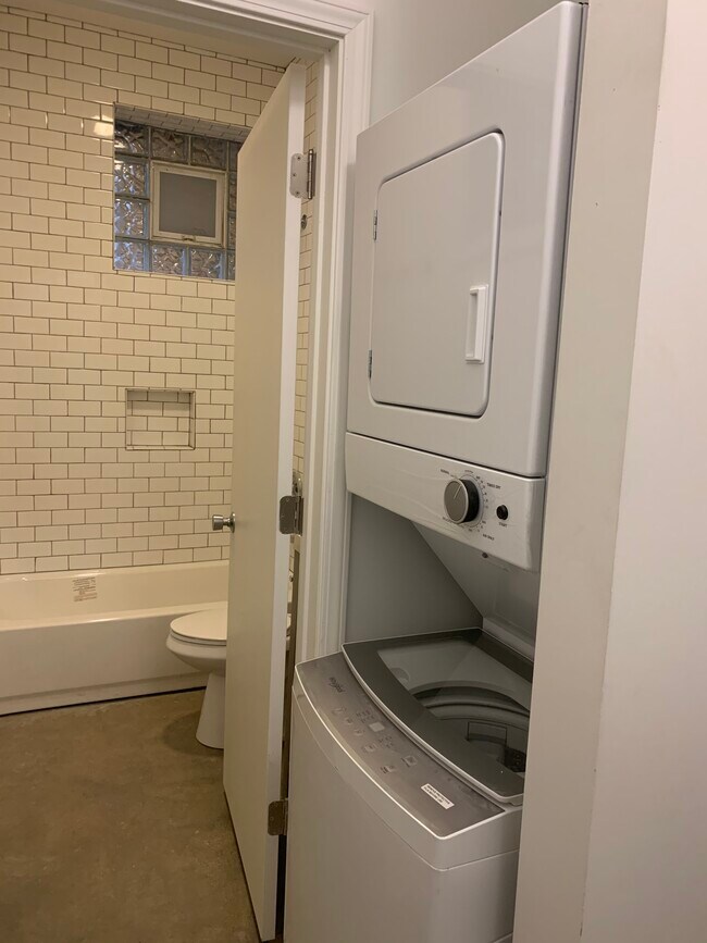 Building Photo - 1820 S Laflin St