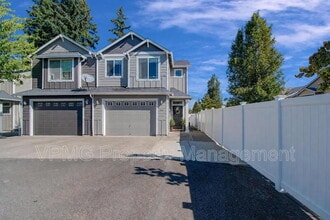 Building Photo - 2401 NE 114th Ct