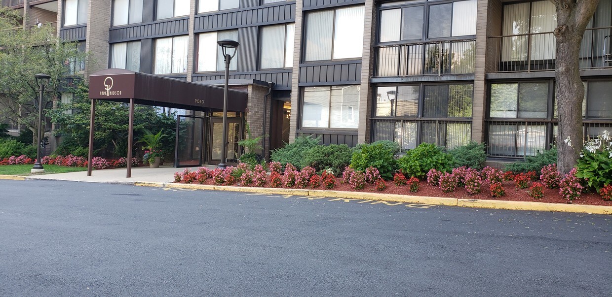 Primary Photo - 9060 Palisade Ave