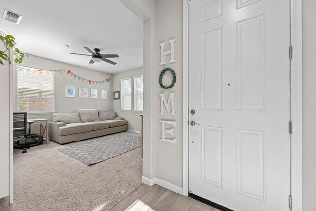Building Photo - Beautiful 3 Bedroom PLUS bonus Room For Re...