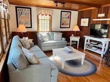 Building Photo - 5 Lands End Ln