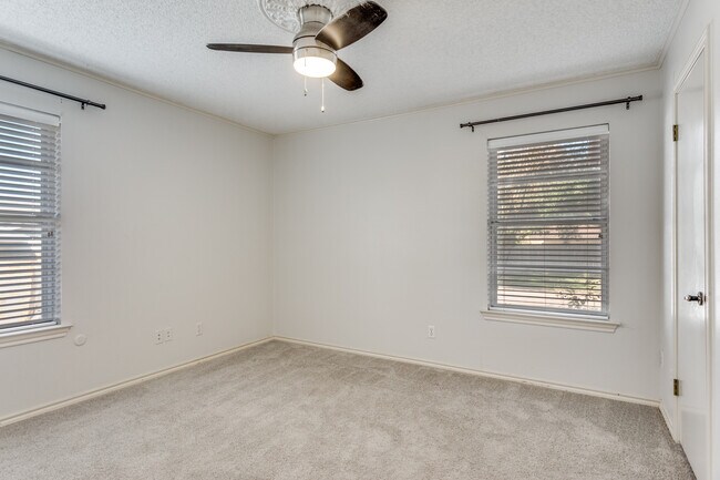 Foto del edificio - 6801 Lancelot Ct