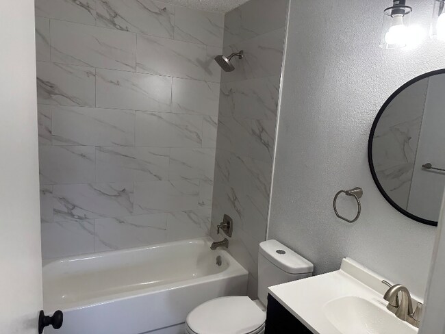 Foto del edificio - 5524 Lochmoor