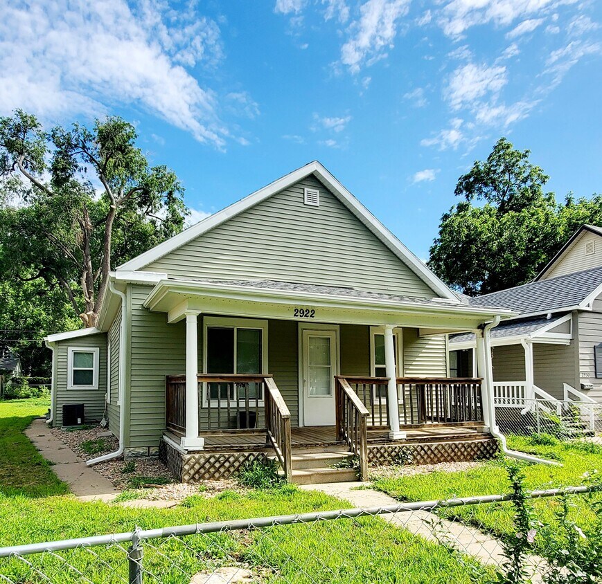 Foto principal - 2922 Dudley St