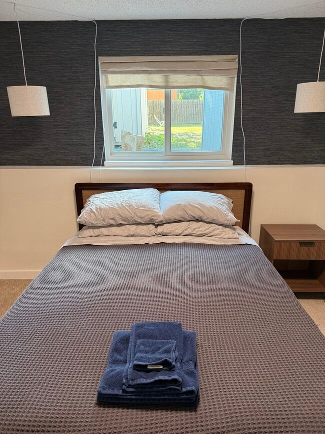 Building Photo - 805 Heather Dr