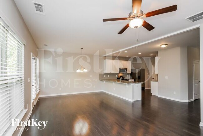 Foto del edificio - 2139 Charcoal Ives Rd