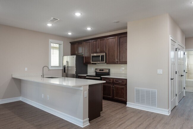 Foto del edificio - 3 Bedroom Duplex for Rent in Tampa!