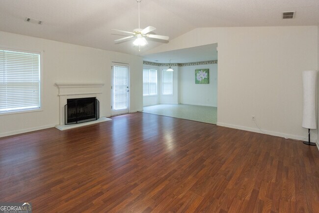 Foto del edificio - 2804 James Henry Dr