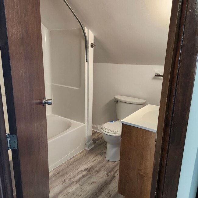 Building Photo - 23 Brook St