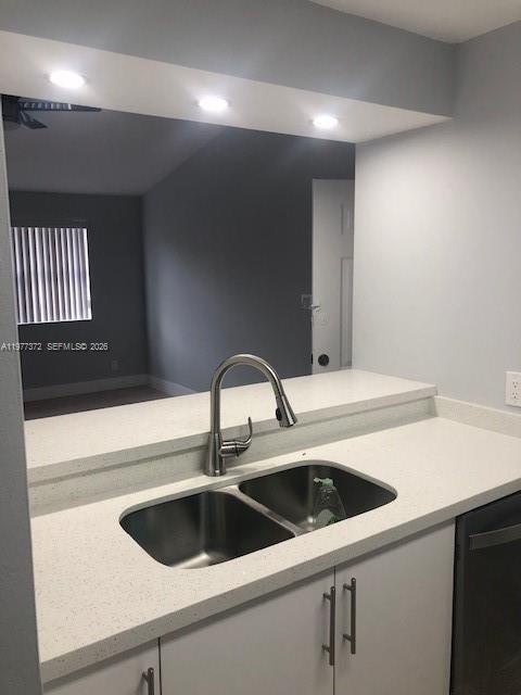 Foto del edificio - 550 S Park Rd