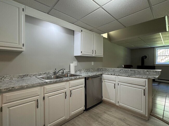 Building Photo - 85 Sylvan Ridge Rd