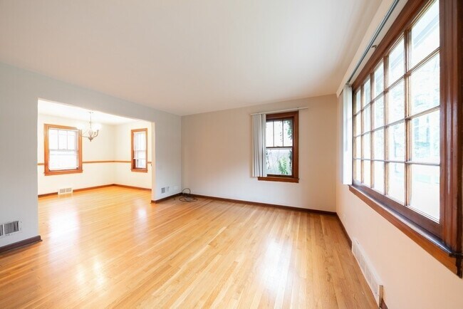 Building Photo - 111 N Wilmette Ave