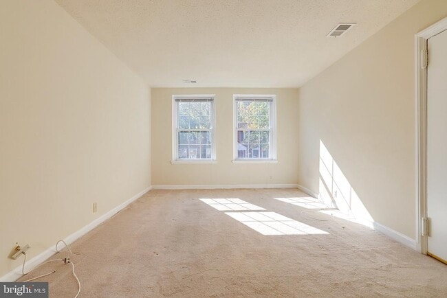 Building Photo - 2943 S Dinwiddie St