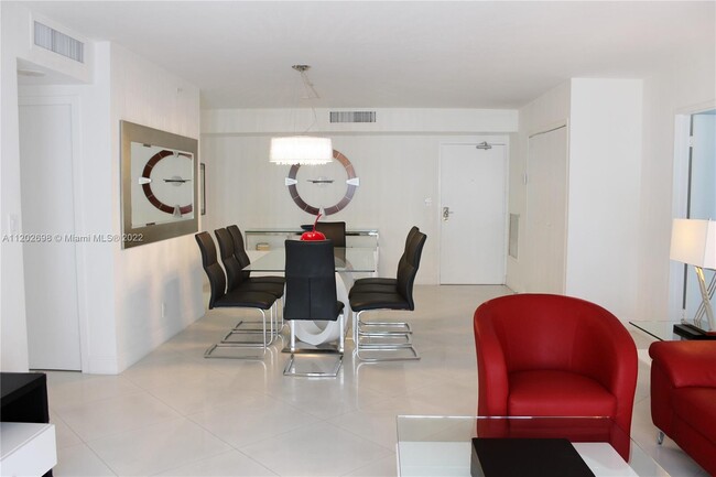 Building Photo - 9195 Collins Ave
