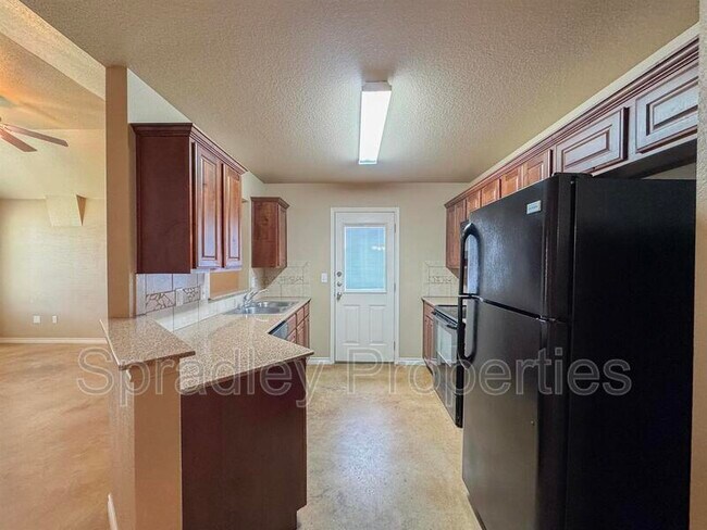 Foto del edificio - 735 E Ridge Blvd