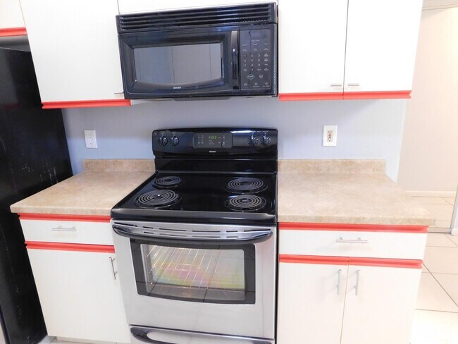 Building Photo - 6768 10th Ave N