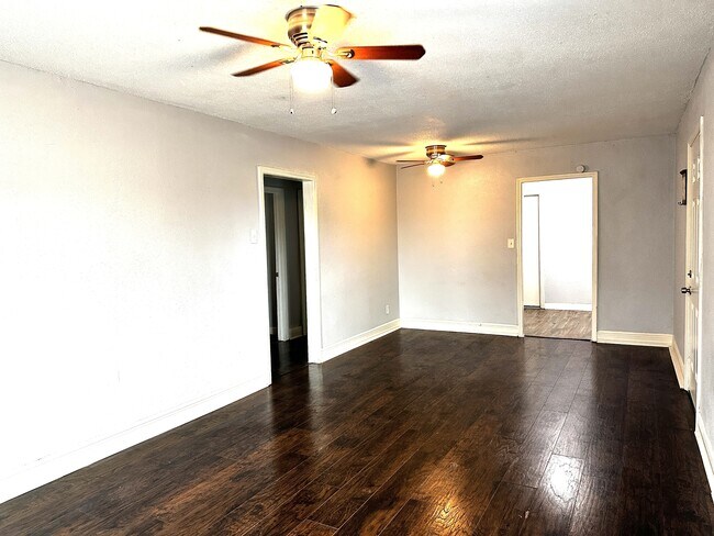 Foto del edificio - 1705 Whiting Dr
