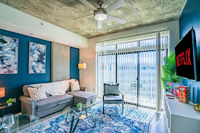 Building Photo - 913 N 3rd St