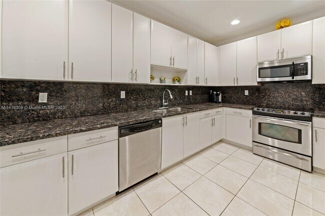 Building Photo - 482 SW 147th Ave