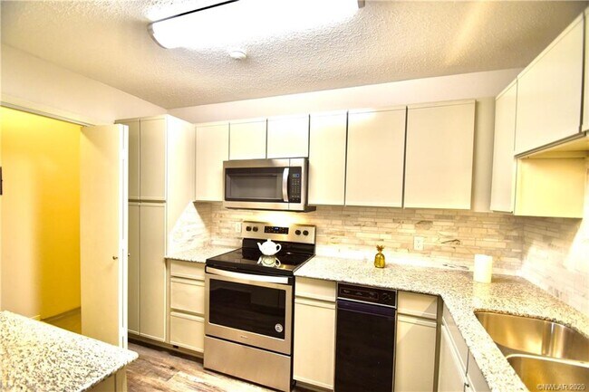 Foto del edificio - 41 Meadow Creek Dr