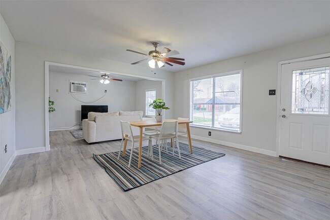 Foto del edificio - 3910 Luca St