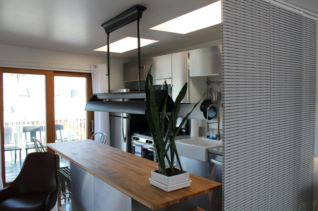 Kitchen Area - 1202 N Avenue 54