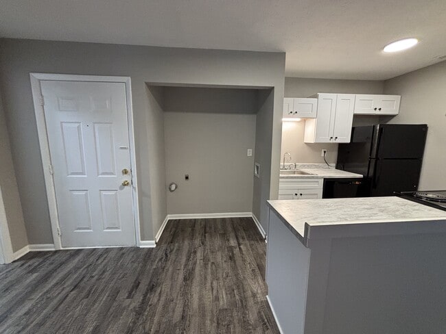 Building Photo - 1123 Southwood Dr