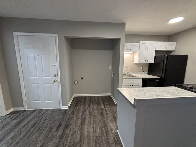 Foto del edificio - 1123 Southwood Dr
